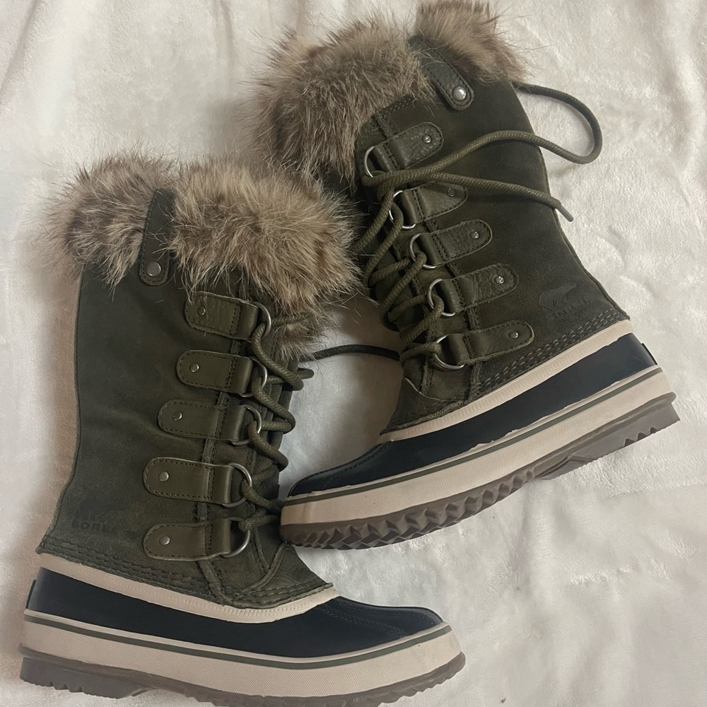 Sorel Waterproof Joan of Artic green black boots fur snow winter size 6